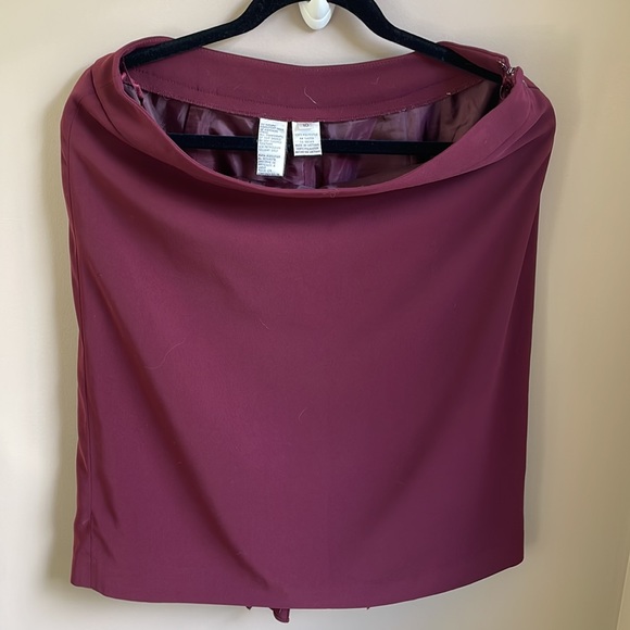 Jones New York Burgundy skirt suit - Picture 4 of 8